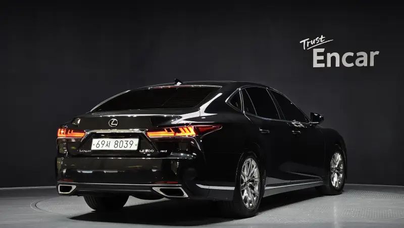 Lexus LS