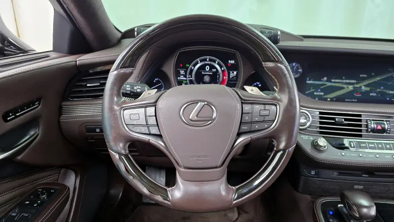 Lexus LS