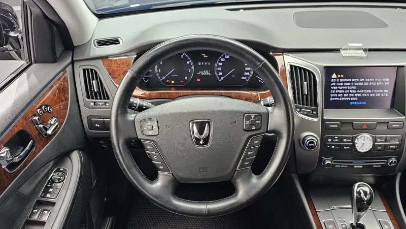 Hyundai Equus