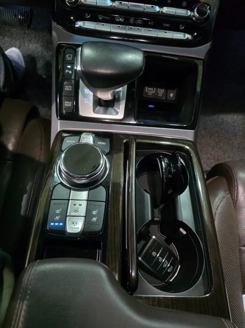 Genesis EQ900