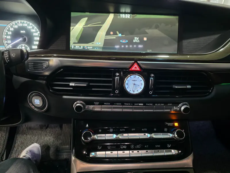 Genesis EQ900