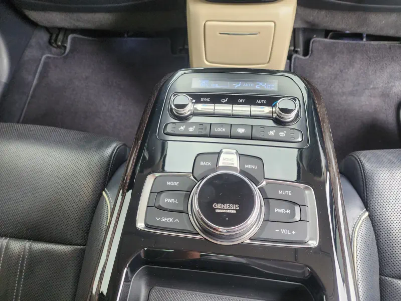 Genesis EQ900