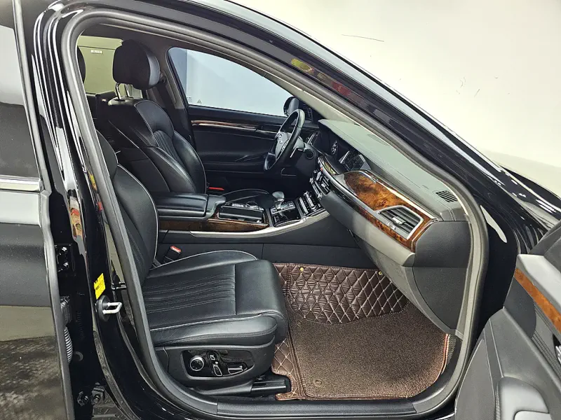 Genesis EQ900