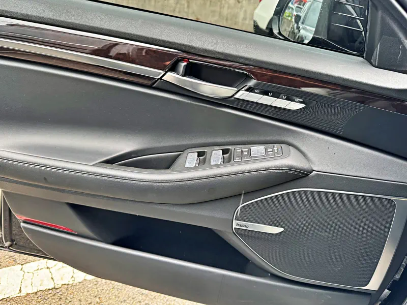 Genesis EQ900