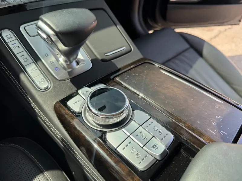 Genesis G90