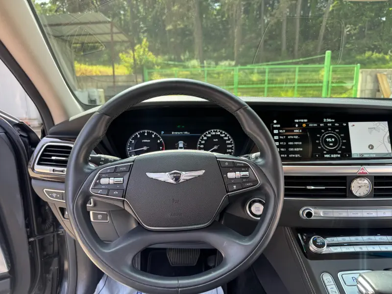 Genesis G90