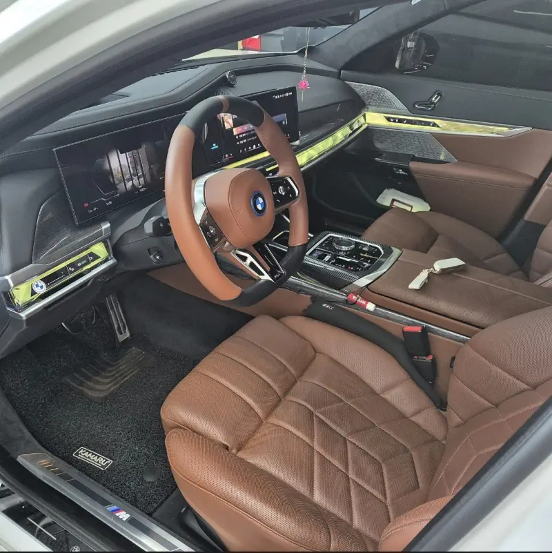 BMW i7