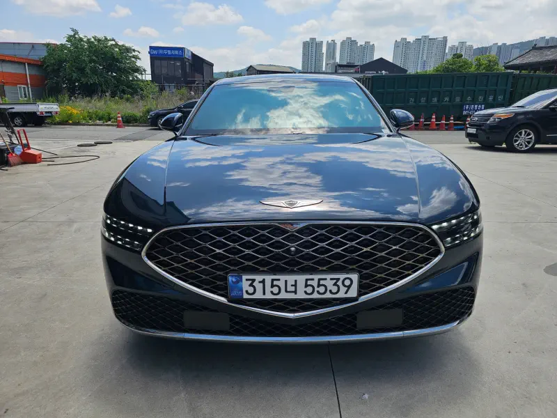 Genesis G90