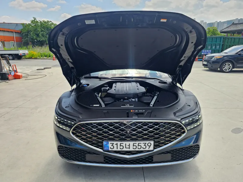 Genesis G90