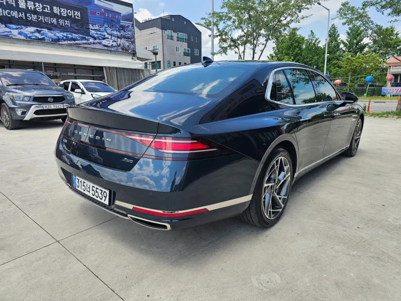 Genesis G90