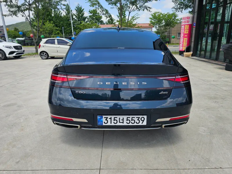 Genesis G90
