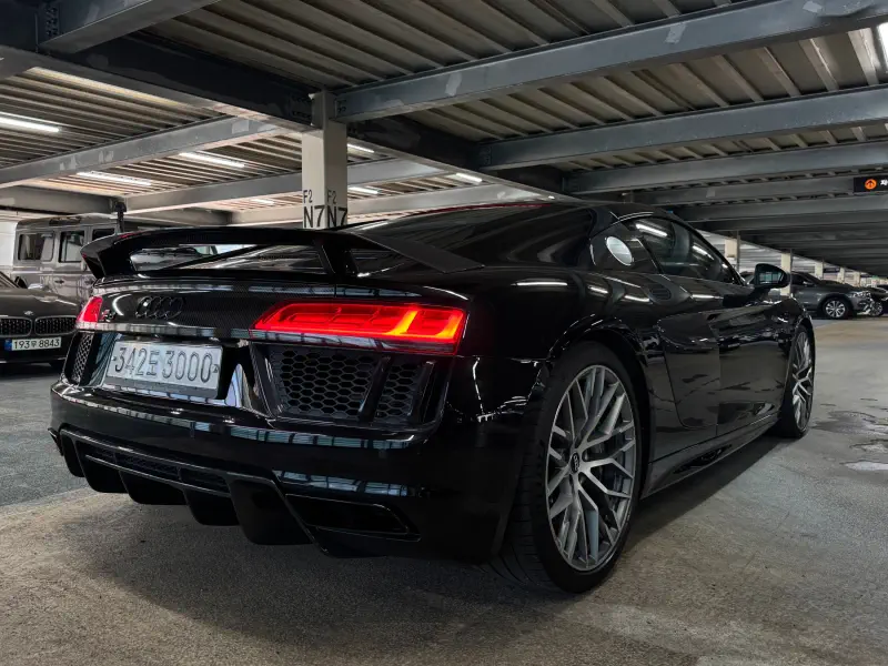 Audi R8