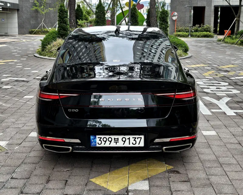 Genesis G90
