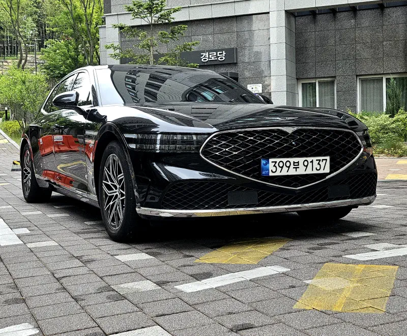 Genesis G90