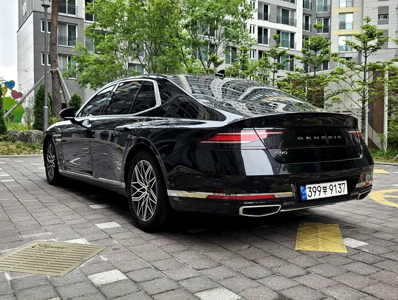 Genesis G90