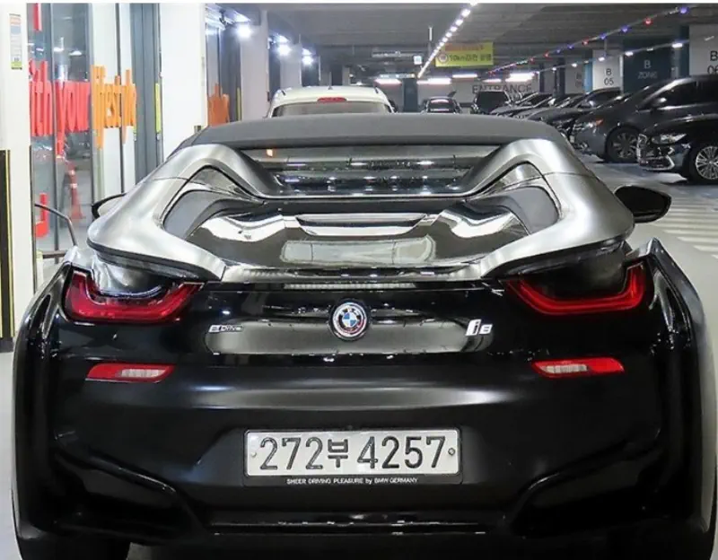 BMW i8