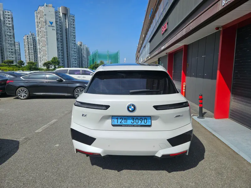 BMW iX