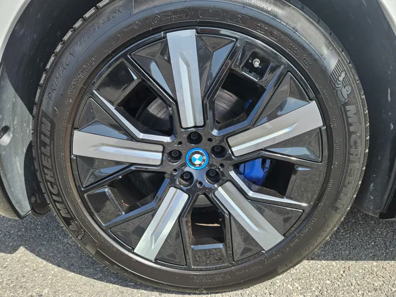 BMW iX