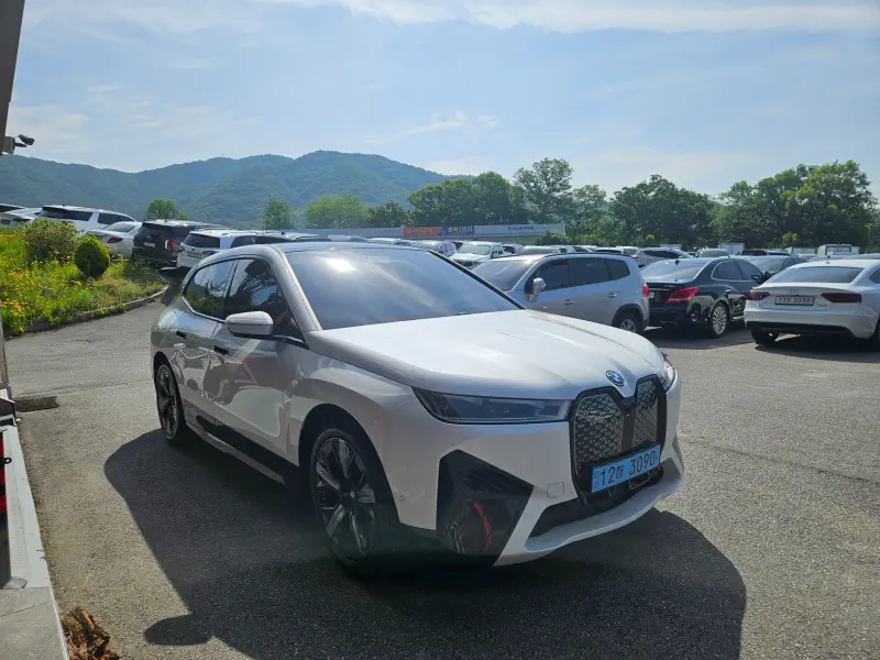 BMW iX