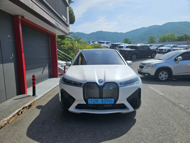 BMW iX