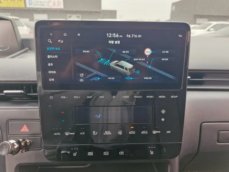 Hyundai Staria