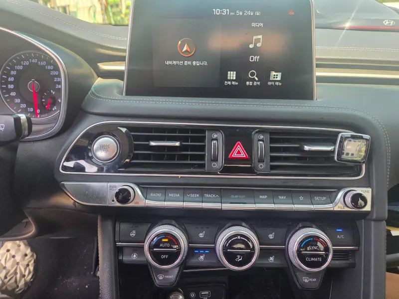 Genesis G70