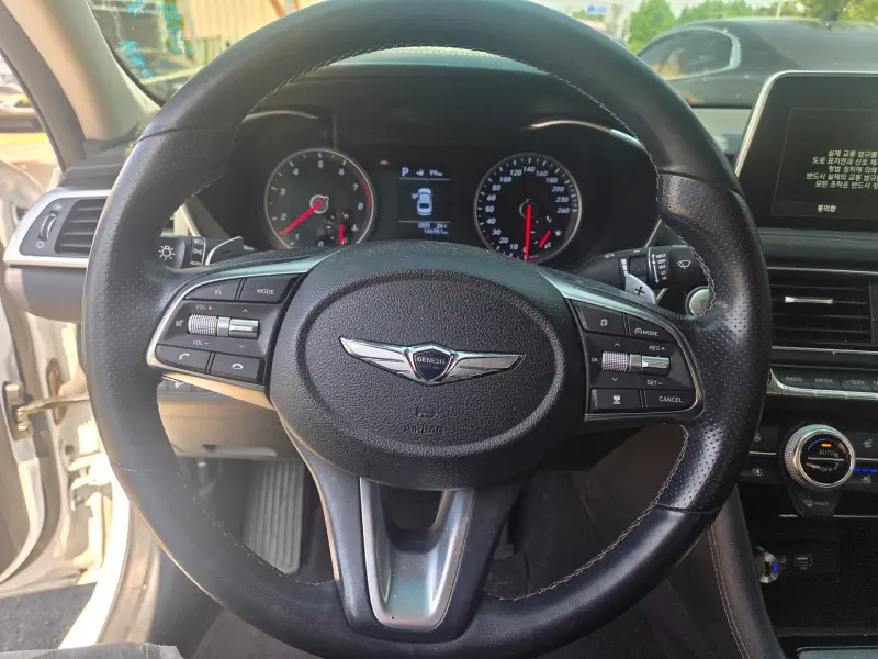 Genesis G70