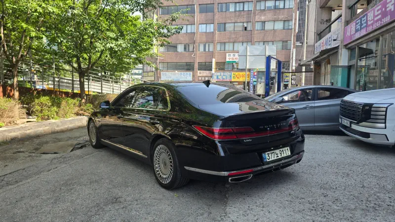 Genesis G90