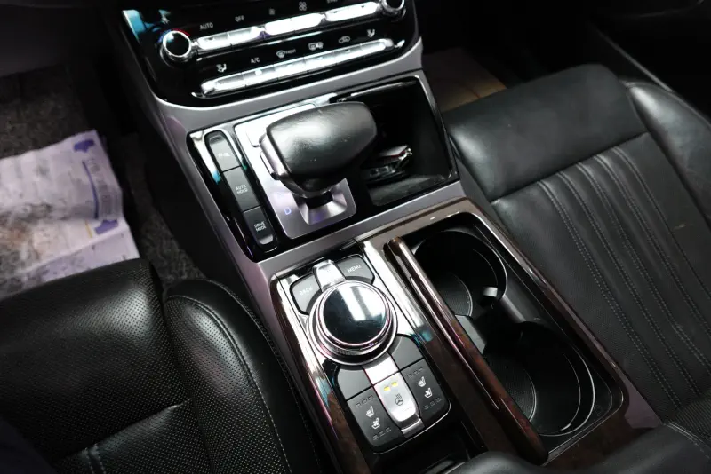 Genesis EQ900
