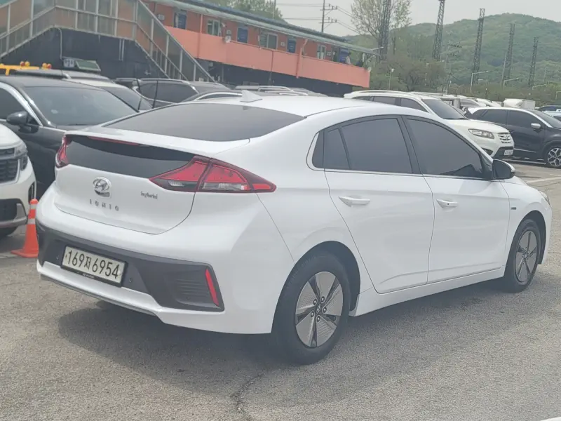 Hyundai Ioniq