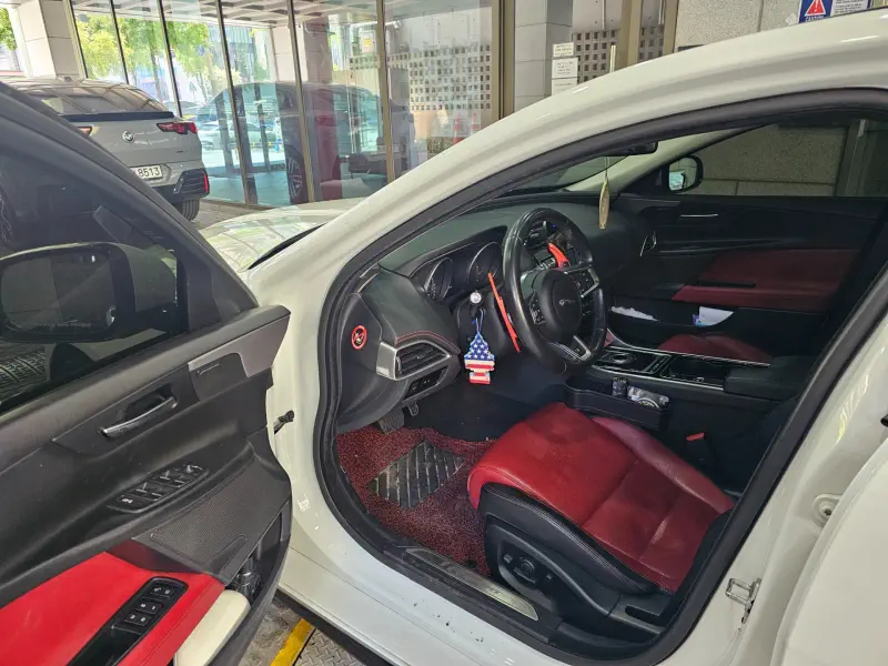Jaguar XE