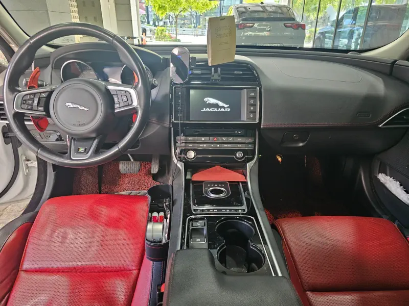 Jaguar XE
