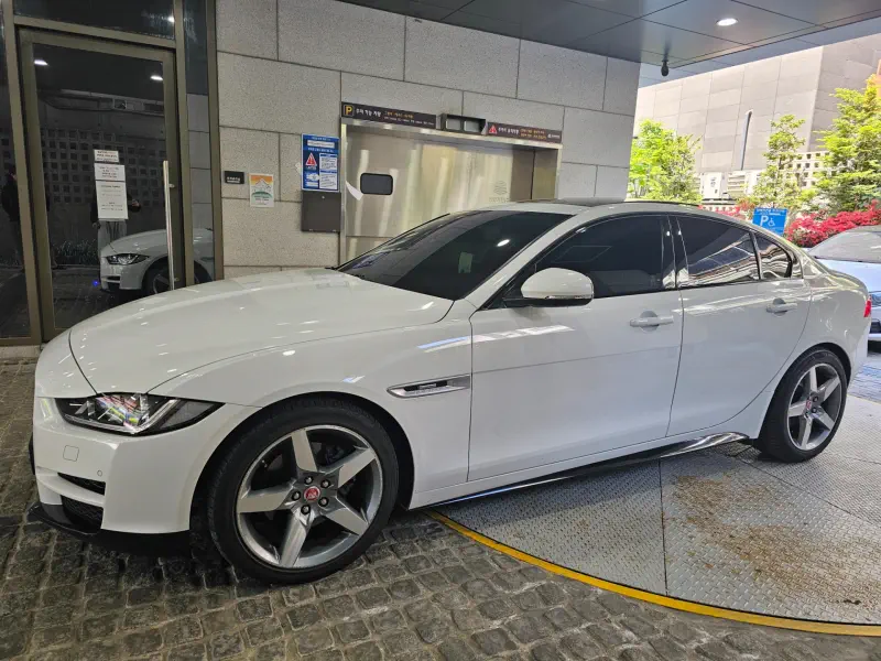 Jaguar XE