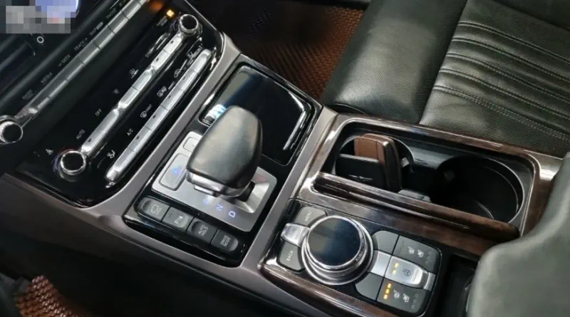 Genesis EQ900