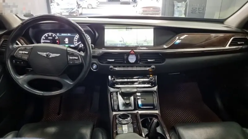 Genesis EQ900