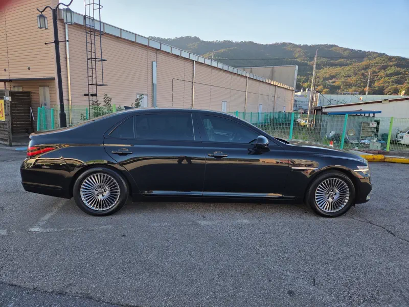 Genesis G90