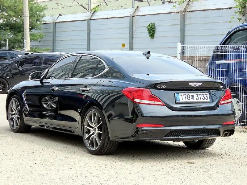 Genesis G70