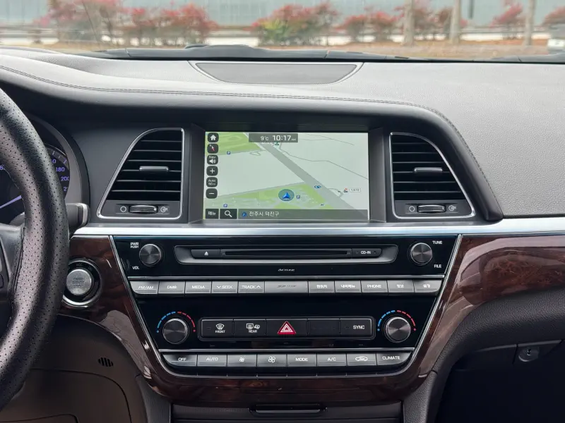 Hyundai Aslan