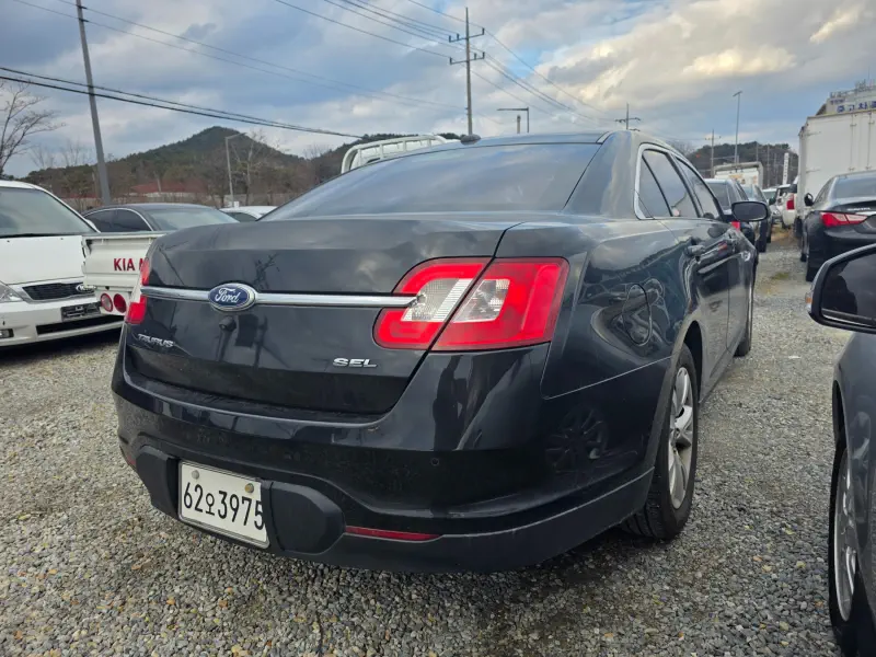 Ford Taurus