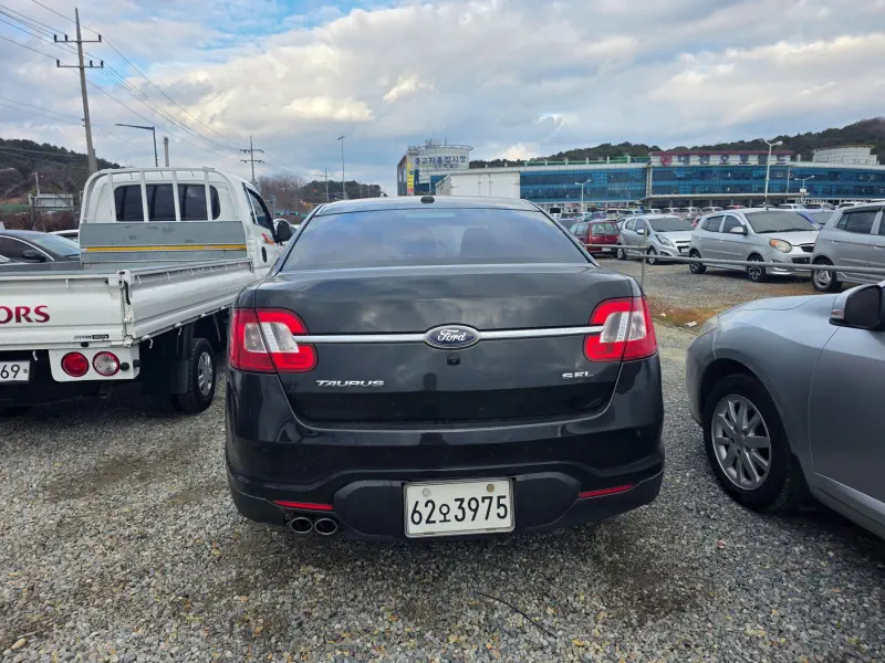 Ford Taurus