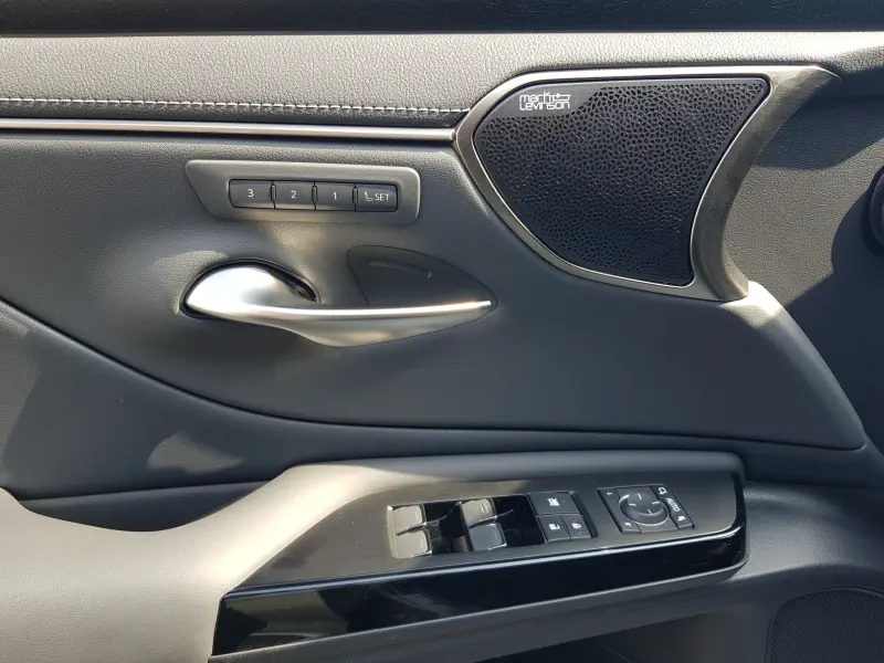 Lexus ES300h