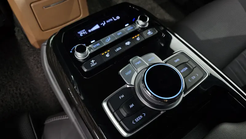 Genesis G90