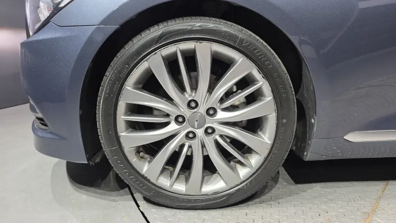 Hyundai Genesis