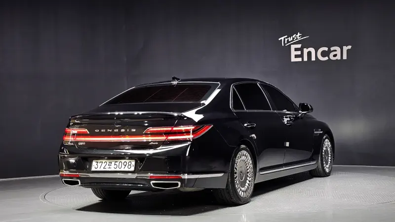 Genesis G90