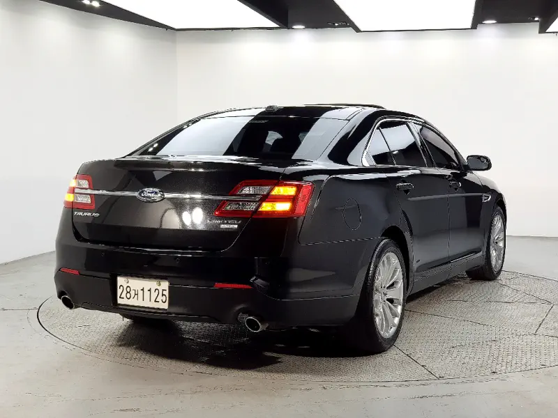 Ford Taurus