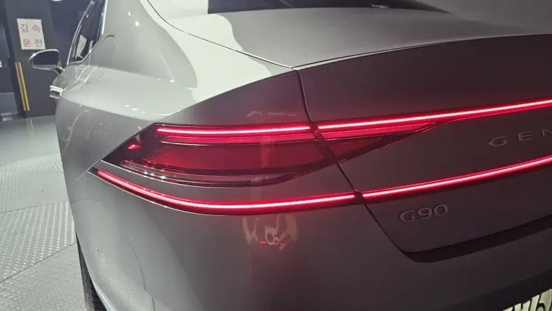 Genesis G90