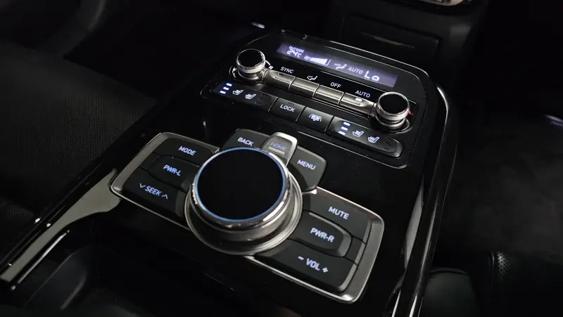 Genesis EQ900