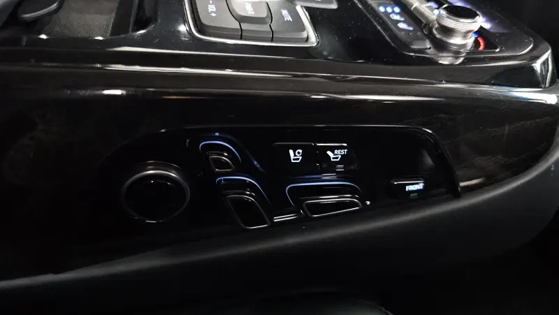 Genesis EQ900