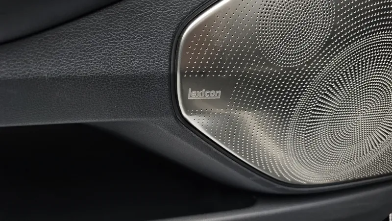Genesis EQ900