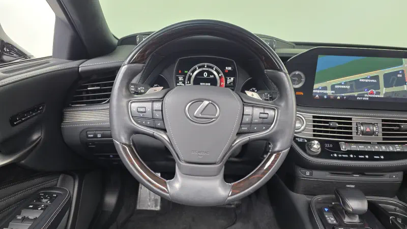 Lexus LS